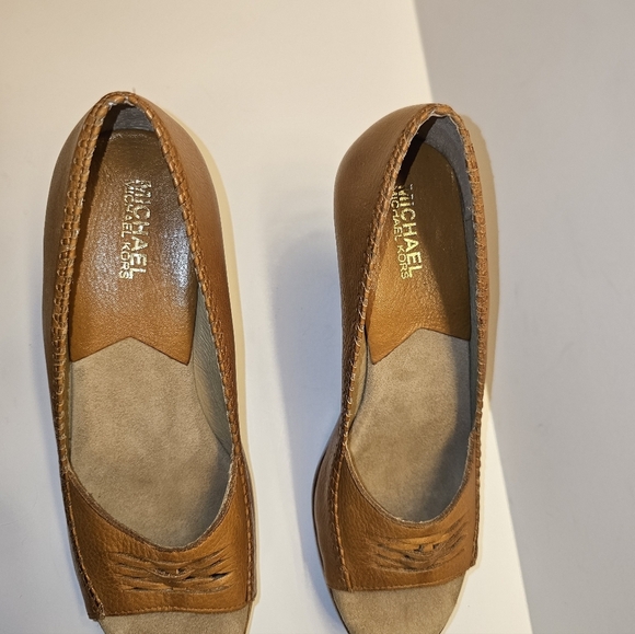 Michael Kors Elegant Tan Wooden Wedge Heels - Picture 3 of 9